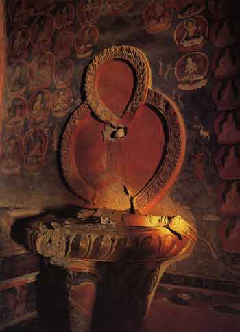 
The only thing left of the statue of Tara in the White Temple in Tholing is her arm - Tibet Nomachi book
